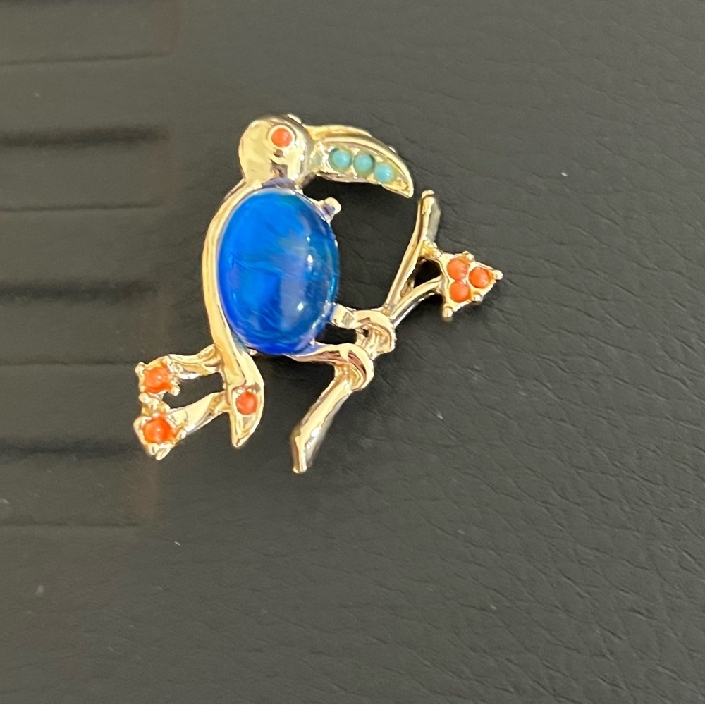 Vintage Gold Toucan Brooch Pin With Lovely Blue Stone